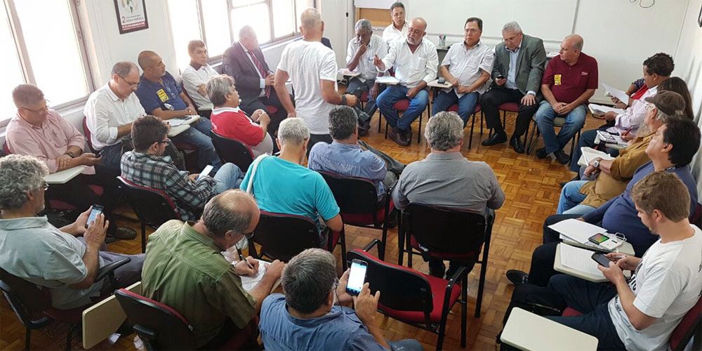 Em reunião, centrais comemoram #OcupeBrasília e apontam nova greve geral para junho